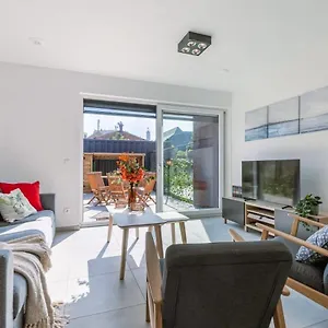 Huswell - Family-friendly House With Sunny Terrace And Garden Hébergement de vacances